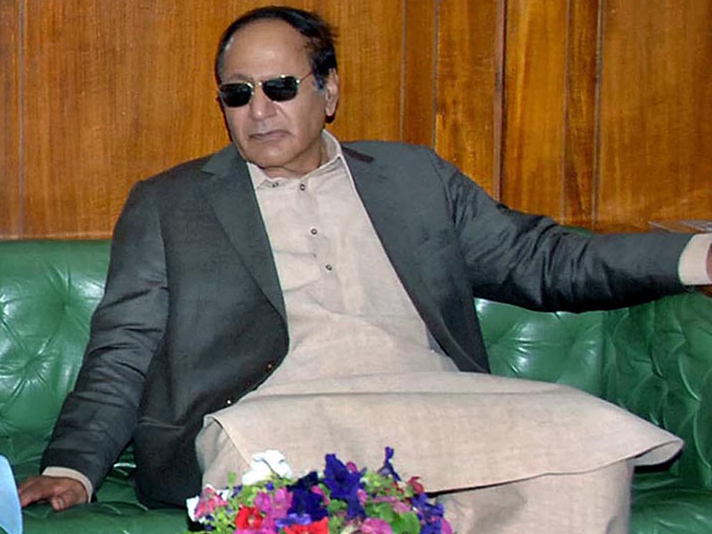 chaudhary-shujaat-advises-govt-to-come-out-of-nawaz-sharif-return