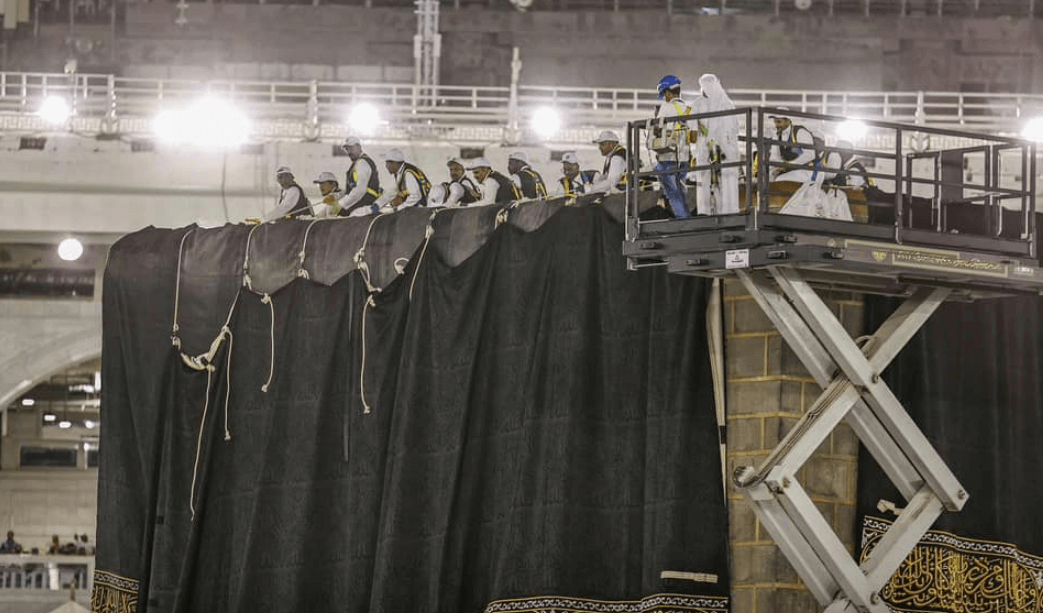kaaba-cover-changed-as-new-islamic-year-begins