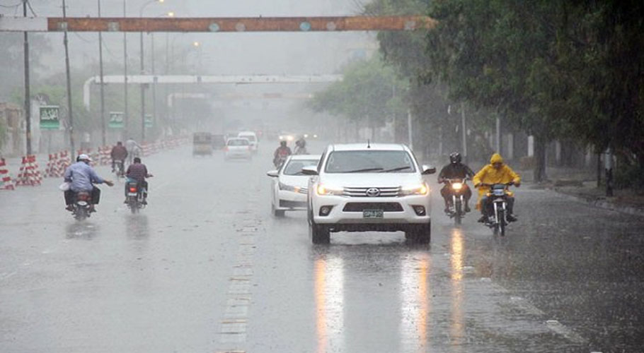 parts-of-karachi-receive-rain-with-strong-winds