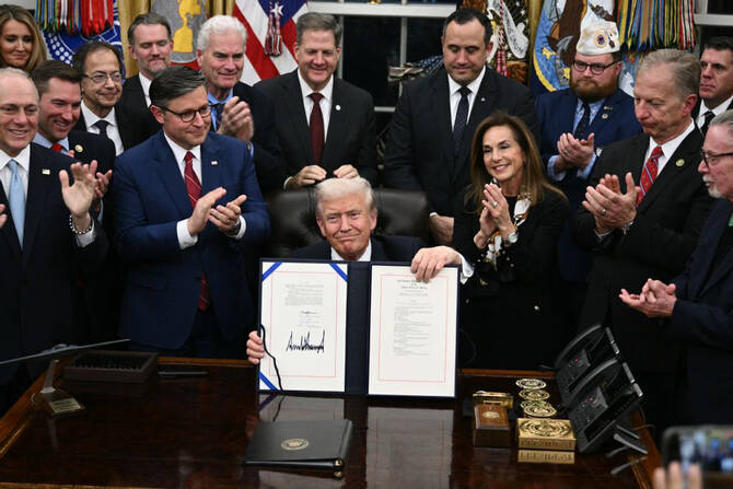 trump-signs-historic-deal-to-end-longest-us-government-shutdown