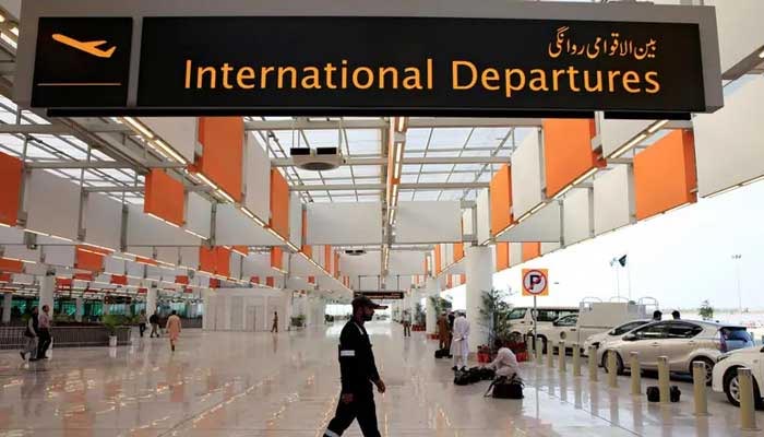 young-professionals-flee-crisis-hit-pakistan-in-search-of-jobs