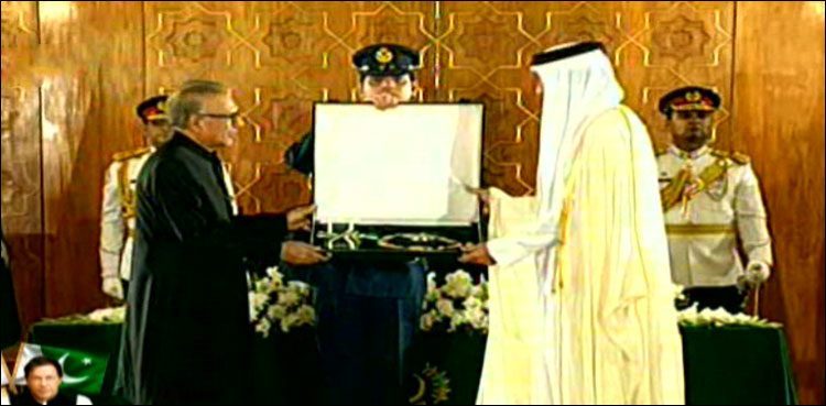 president-alvi-confers-nishan-e-pakistan-on-emir-of-qatar