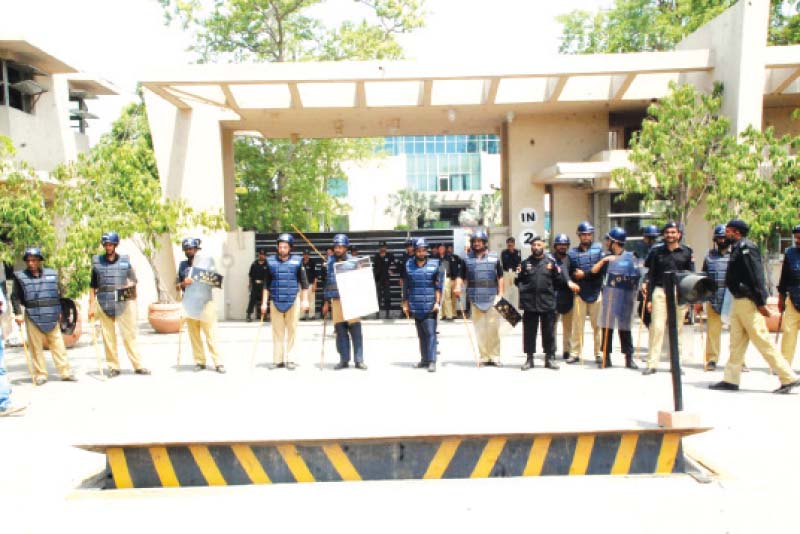 sc-hands-over-royal-palm-club-to-pakistan-railways