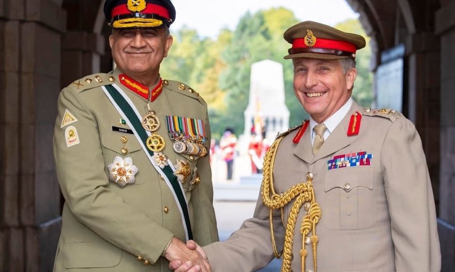 coas-gen-qamar-javed-bajwa-visits-uk-ministry-of-defence-ispr