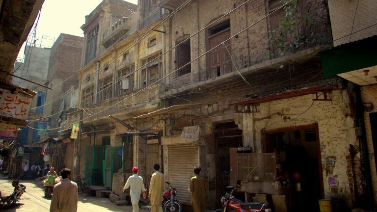 notices-issued-to-owners-of-500-old-buildings-in-faisalabad