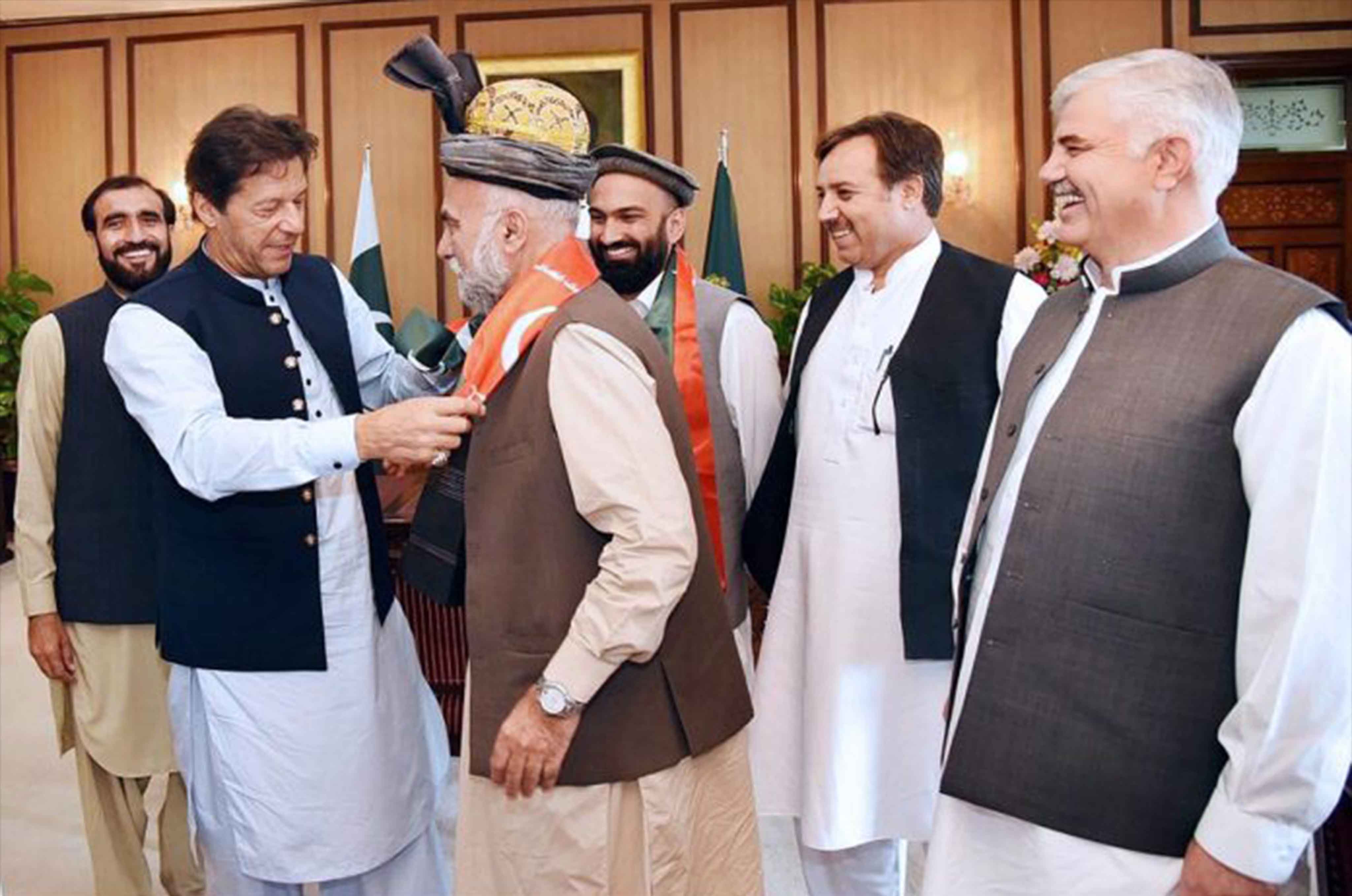 mpa-ghazan-khan-and-former-syed-ghazi-gulab-jamal-announces-to-join-pti