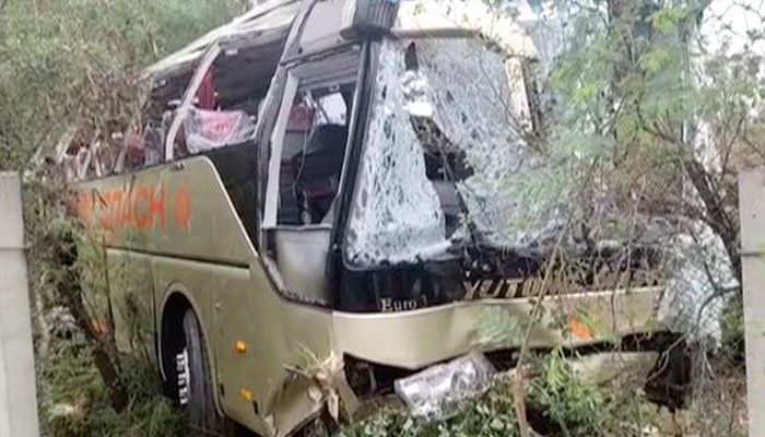 thirteen-dead-as-bus-overturns-in-attock