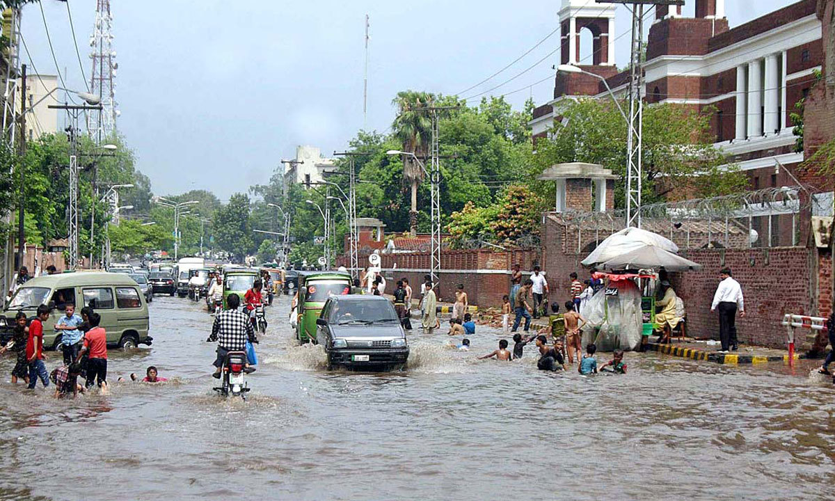 heavy-rain-in-parts-of-lahore
