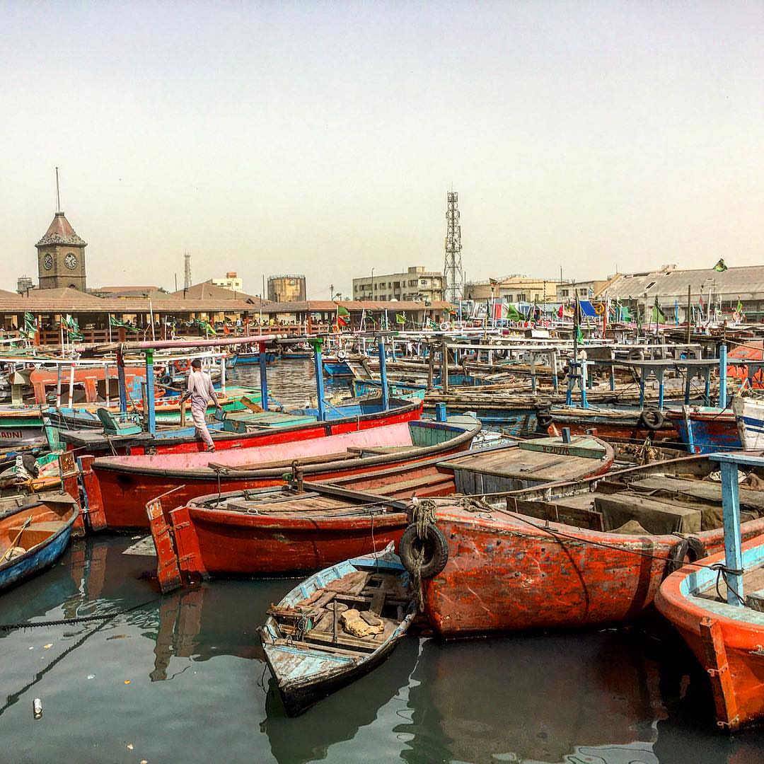 karachi-port-authorities-issue-safety-alerts-ahead-of-rainstorm