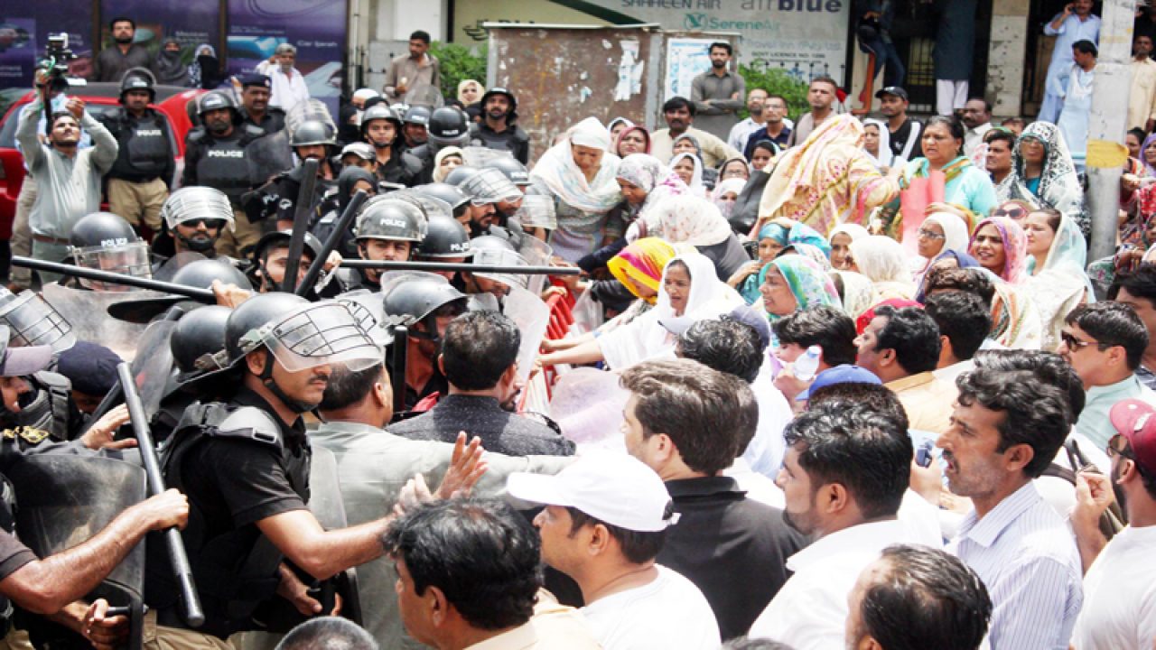 sindh-nurses-alliance-protesters-police-clash-in-karachi