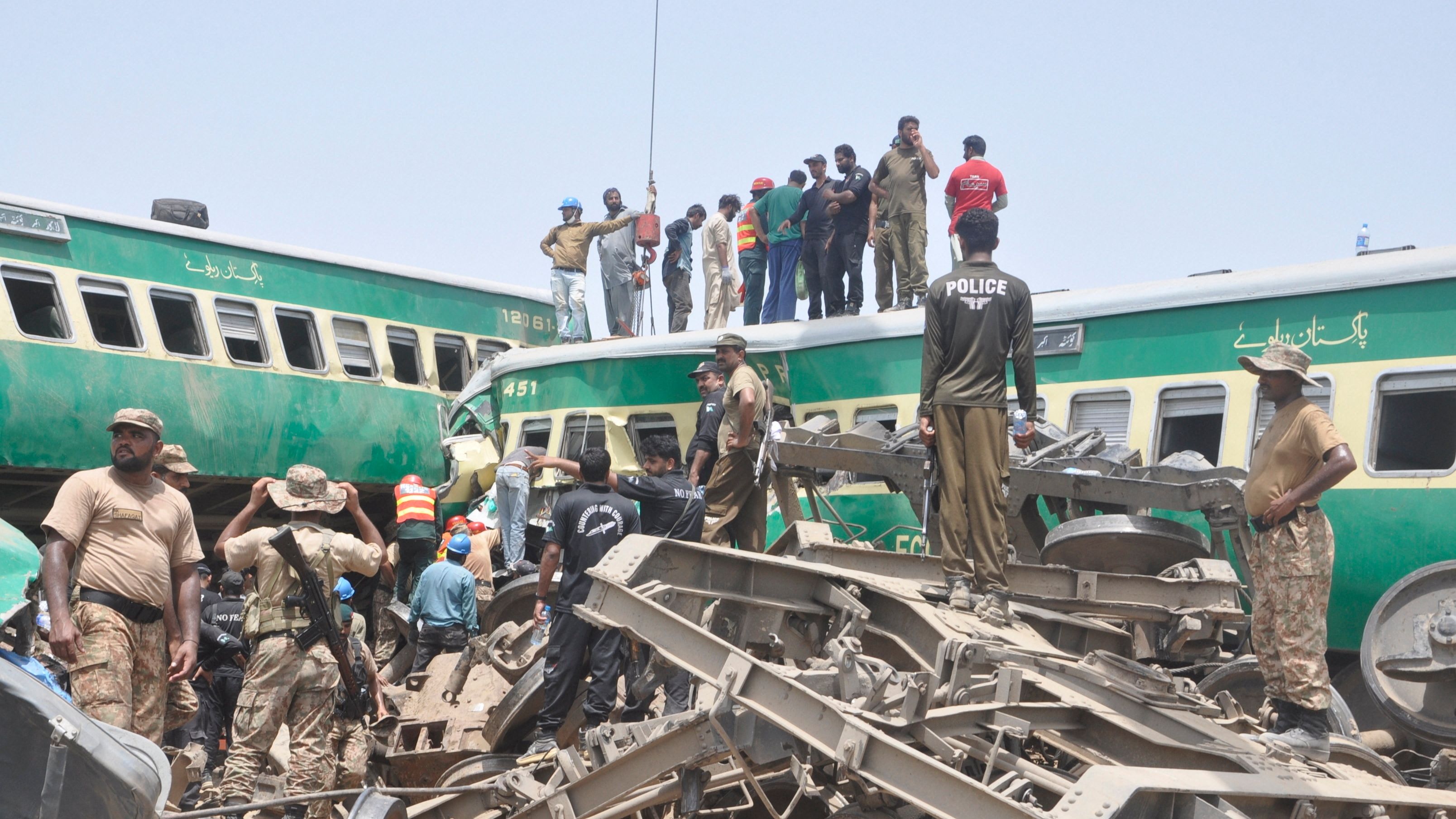 sadiqabad-train-accident-death-toll-rises-to-25