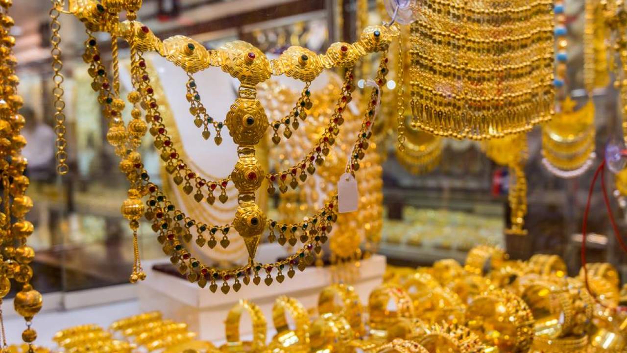 gold-price-soars-by-rs-600-traded-at-rs-83900-per-tola