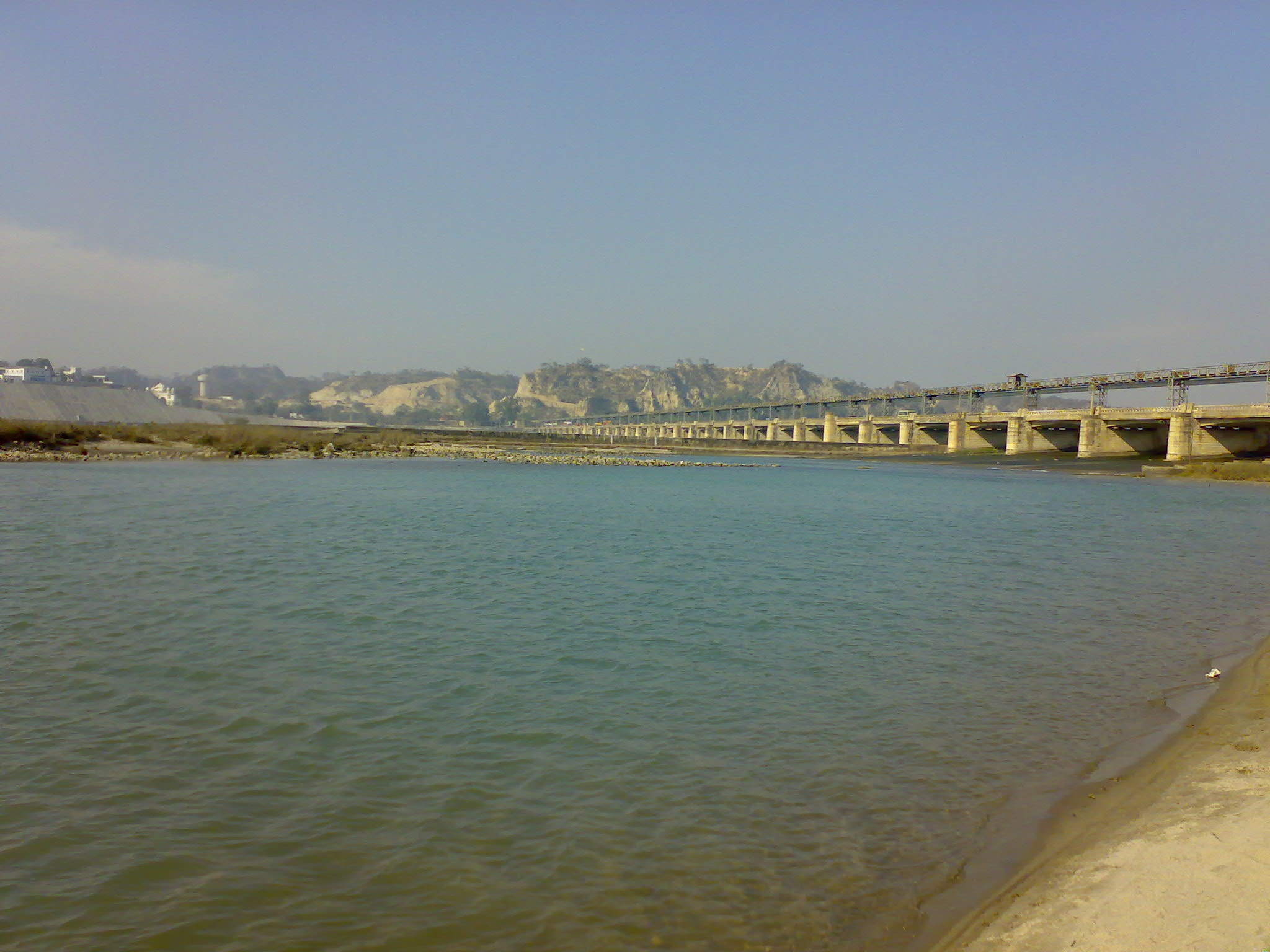 flood-alert-as-india-releases-water-into-river-sutlej