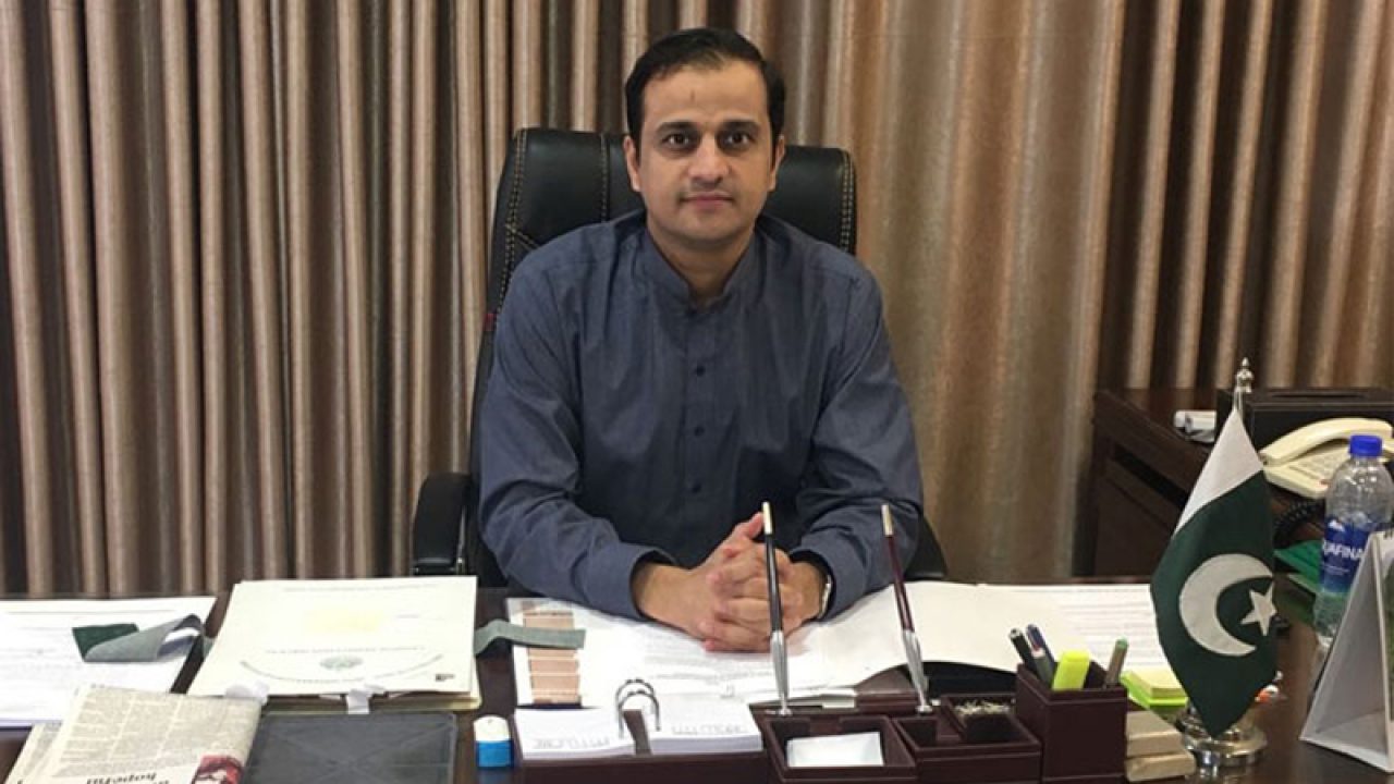 karachiites-continue-to-suffer-filthy-conditions-as-mayor