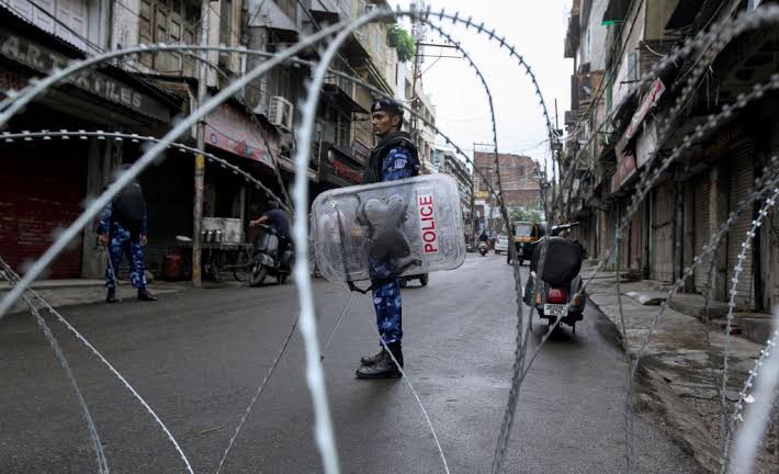 strict-curfew-continues-on-19th-consecutive-day-in-iok