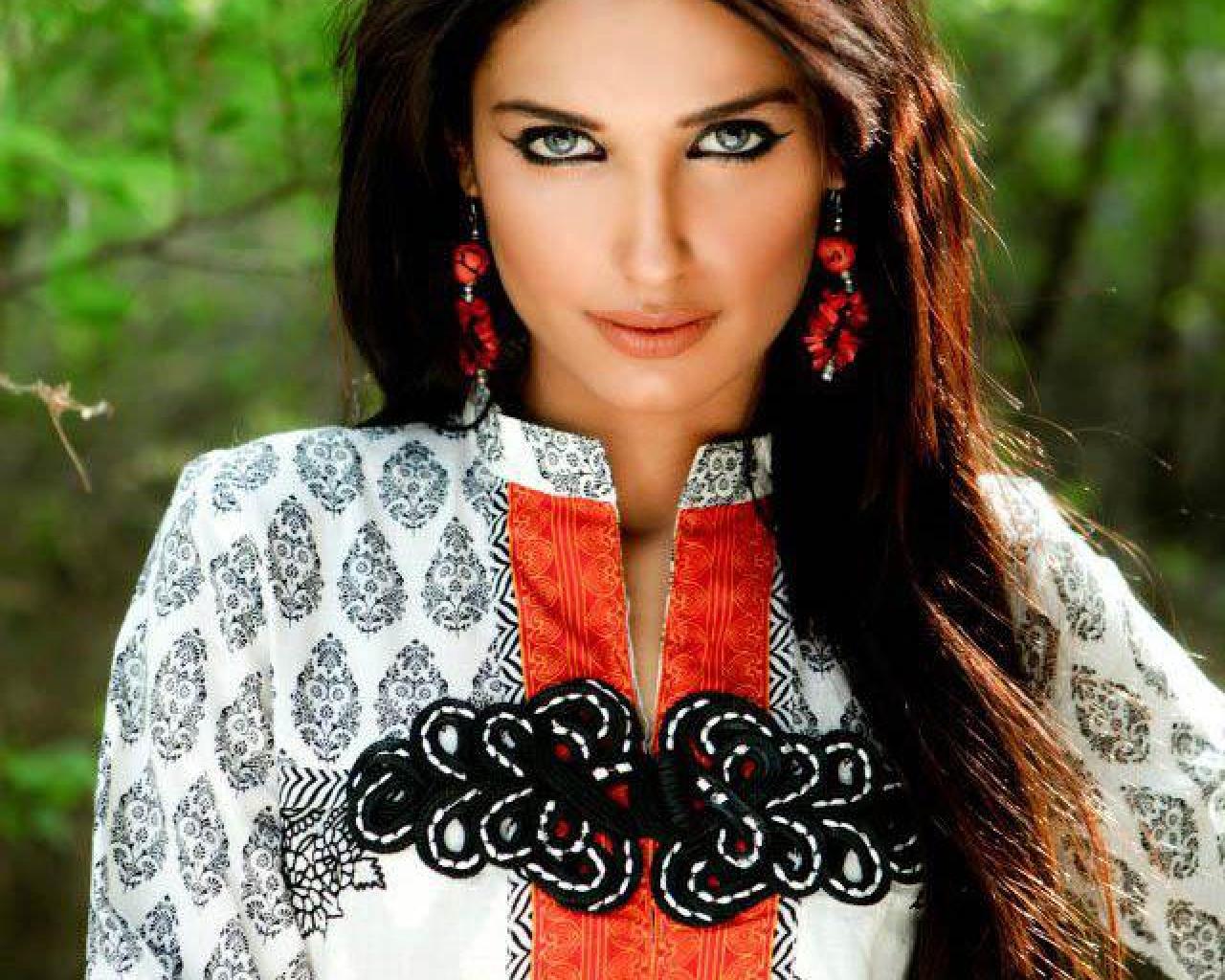 golden-era-of-pakistan-film-industry-is-returning-amna-ilyas