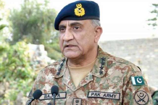 coas-general-qamar-bajwa-visits-formations-of-strike-corps