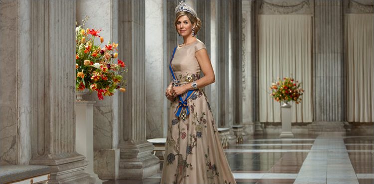 queen-maxima-of-netherlands-lands-in-pakistan