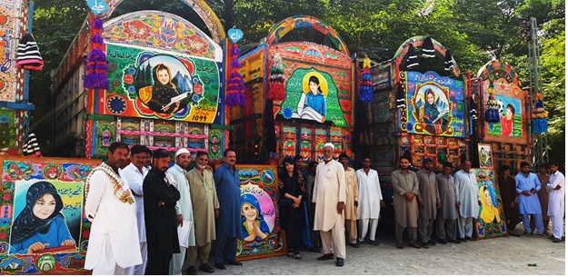 mehwish-hayat-louds-using-truck-art-for-the-rights-of-the-girl-child