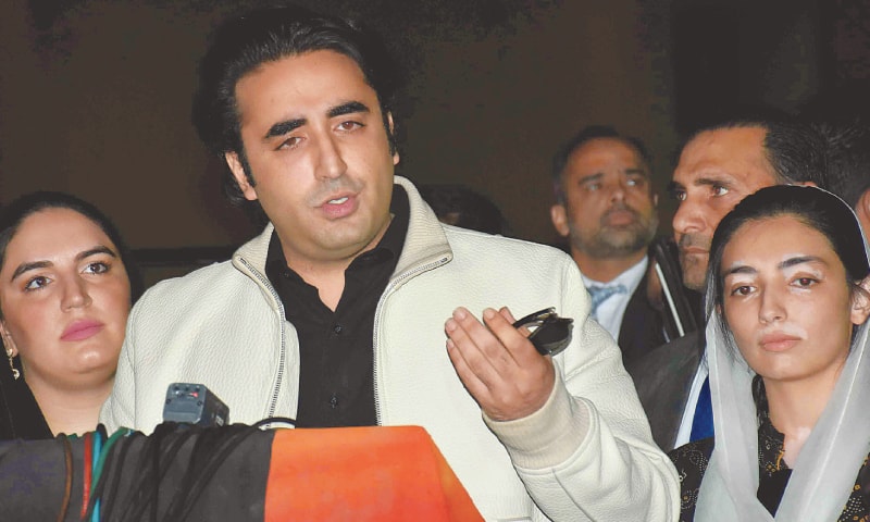 zardari-agrees-to-file-bail-plea-at-familys-insistence