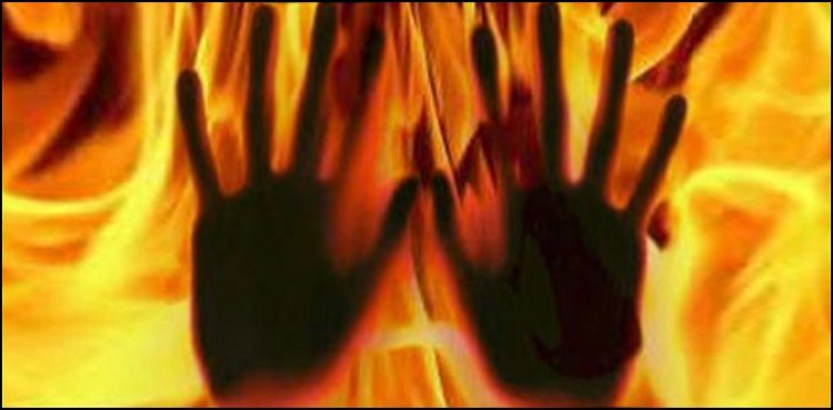 woman-set-on-fire-in-ahmedpur-siyal-sources