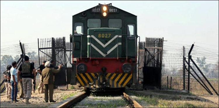engine-driver-dies-as-train-crashes-with-a-dumper-in-sargodha