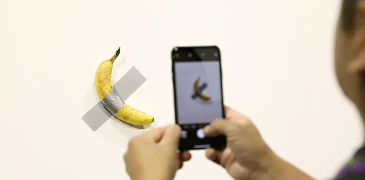 banana-eating-performance-artist-was-hungry