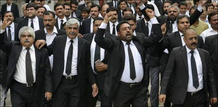 pic-attack-lawyers-continue-to-observe-strike-in-punjab-over-arrests