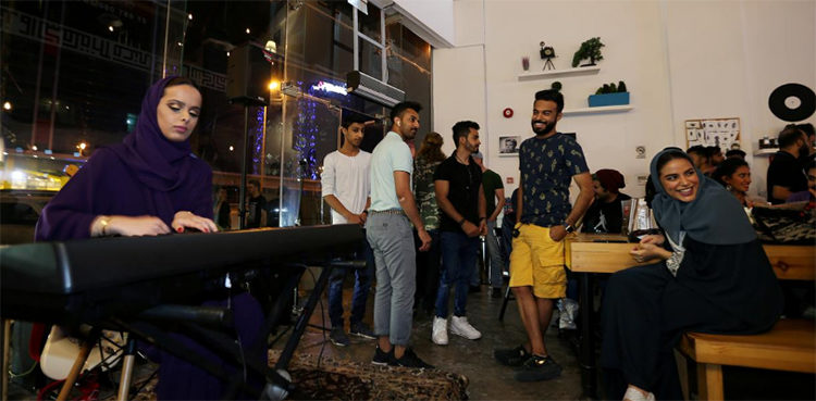saudi-arabia-eliminates-gender-segregated-entrances-for-eateries