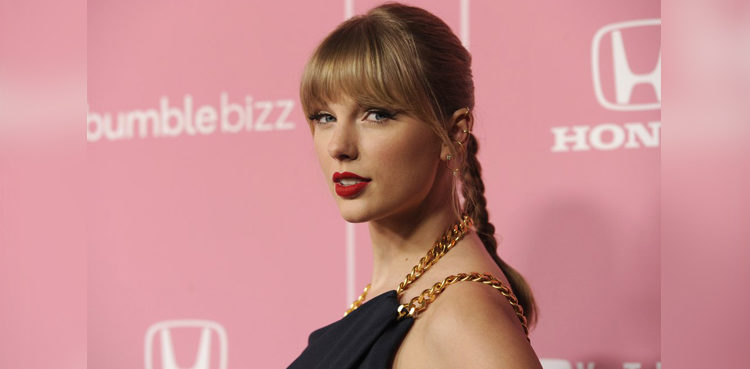 taylor-swift-calls-out-scooter-braun-during-woman-of-the-decade-speech
