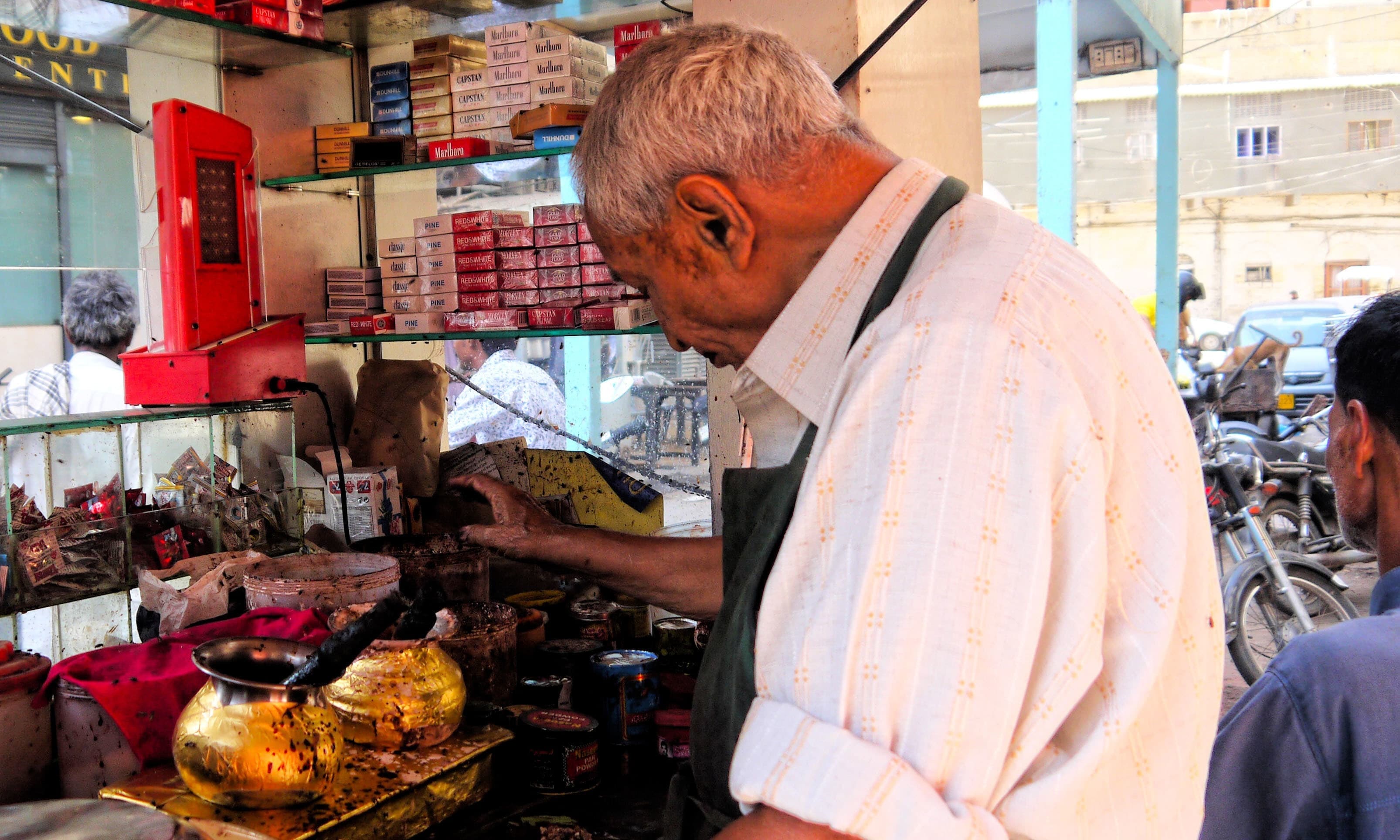 pa-passes-a-bill-against-the-sale-use-manufacture-of-gutka-main-puri-in-sindh