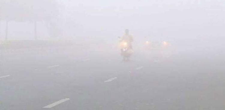 fog-continues-to-disrupt-road-traffic-in-punjab