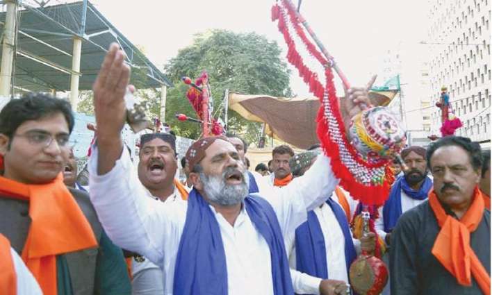 sufi-singer-sings-against-rules-for-poor-governance