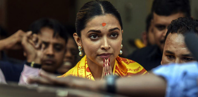under-fire-bollywood-star-deepika-padukone-prays-for-the-new-film