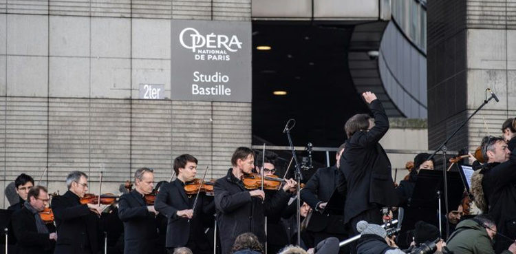 protest-songs-paris-opera-musicians-chime-in-with-strike-concert-2