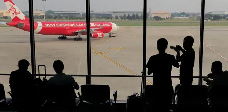 two-airasia-chiefs-step-aside-amid-airbus-bribery-probe