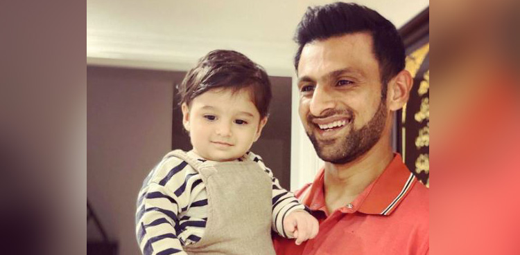 shoaib-malik-spends-quality-time-with-his-son-in-dubai