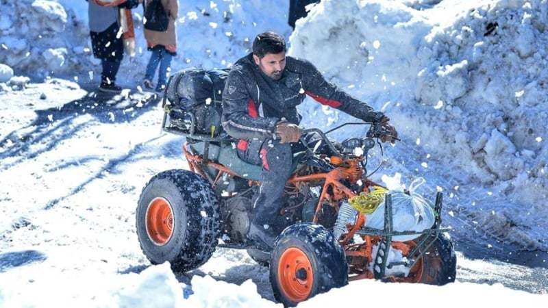 skiing-hiking-and-concerts-draw-a-crowd-to-galiyat-snow-festival