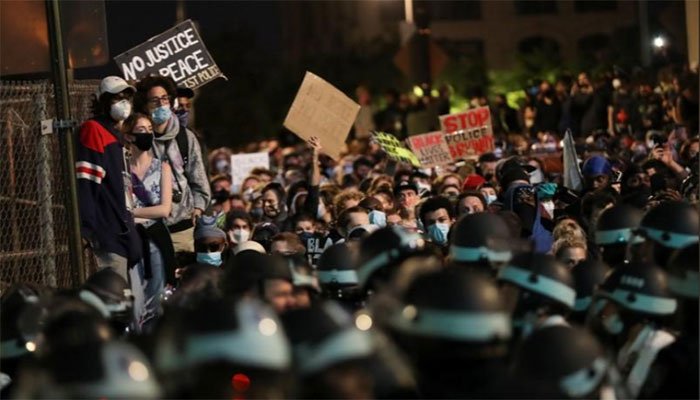 protestors-clash-in-new-york