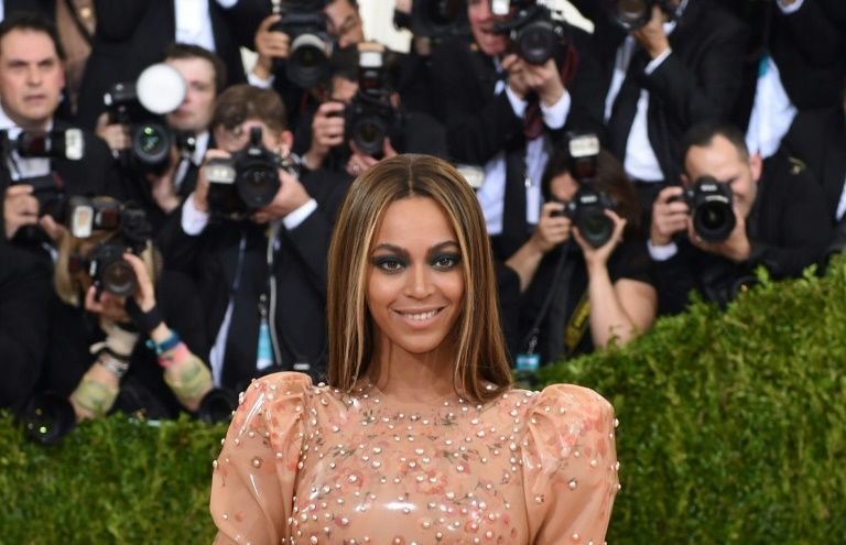 beyonce-urges-charges-against-police