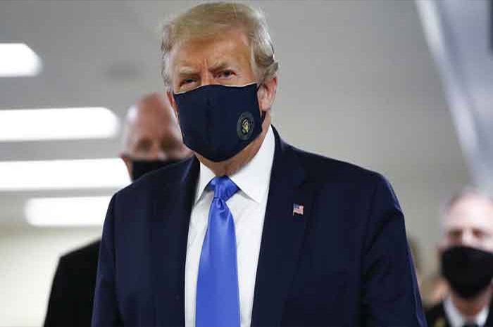donald-trump-wears-mask