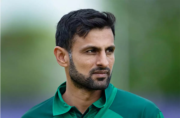 shoaib-maliks-arrival-in-england