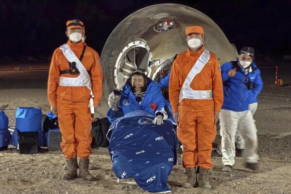 shenzhou-22-placed-on-standby-rescue-mission-after-space-debris-delays-astronauts-return