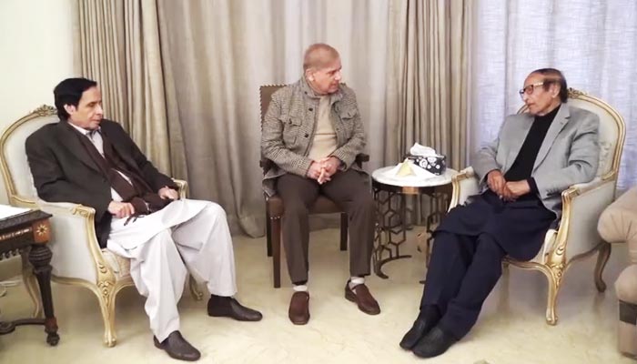 after-14-year-hiatus-shahbaz-meets-chaudhry-brothers-at-residence-in-bid-to-mount-pressure-on-govt