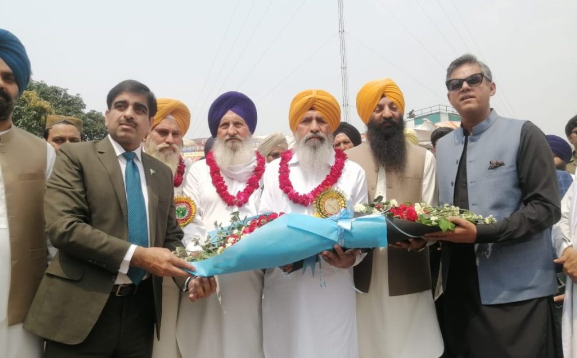as-many-as-2400-sikh-yatrees-arrive-in-kartarpur-for-religious-rituals