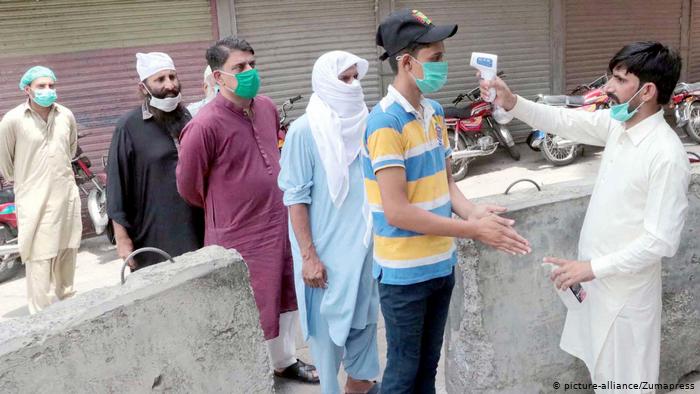 covid-19-pakistan-reports-930-new-cases-39-deaths-in-one-day
