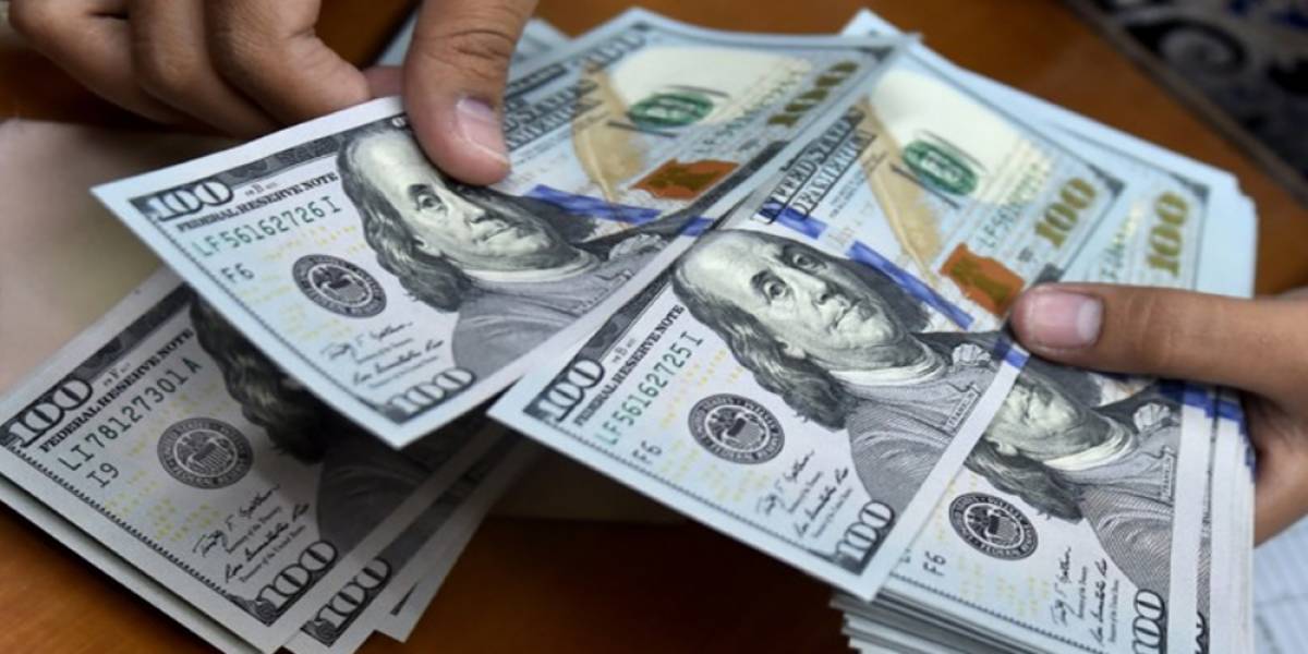 dollar-hits-historic-high-at-rs173-in-interbank-market