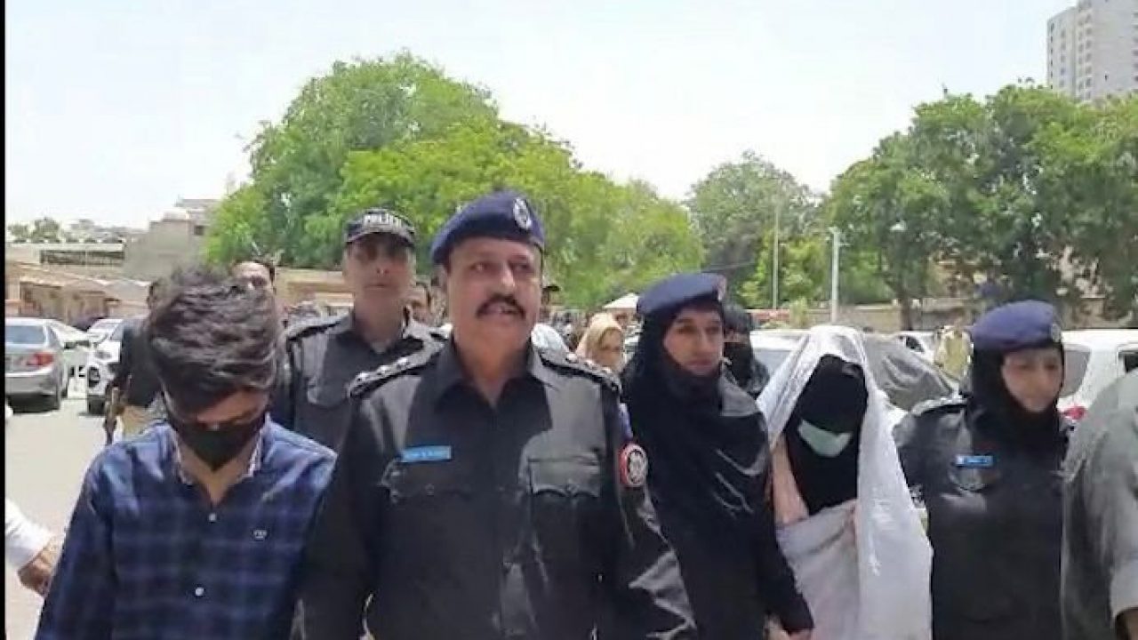 dua-zehra-meets-parents-family-claims-she-wanted-to-go-with-them