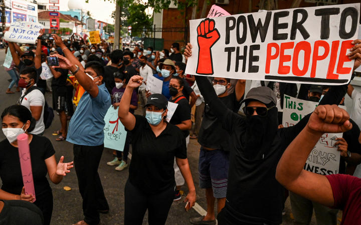 economic-crisis-sri-lanka-s-cabinet-ministers-resign-as-crisis-protesters-defy-curfew