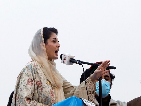 federal-ministers-caught-red-handed-while-distributing-money-in-ajk-says-maryam-nawaz